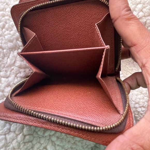 LouisVuitton Compact Wallet - Picture 12 of 12